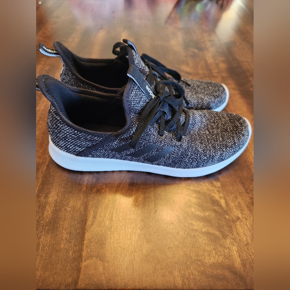 Adidas cloud foam tennis shoes size 10